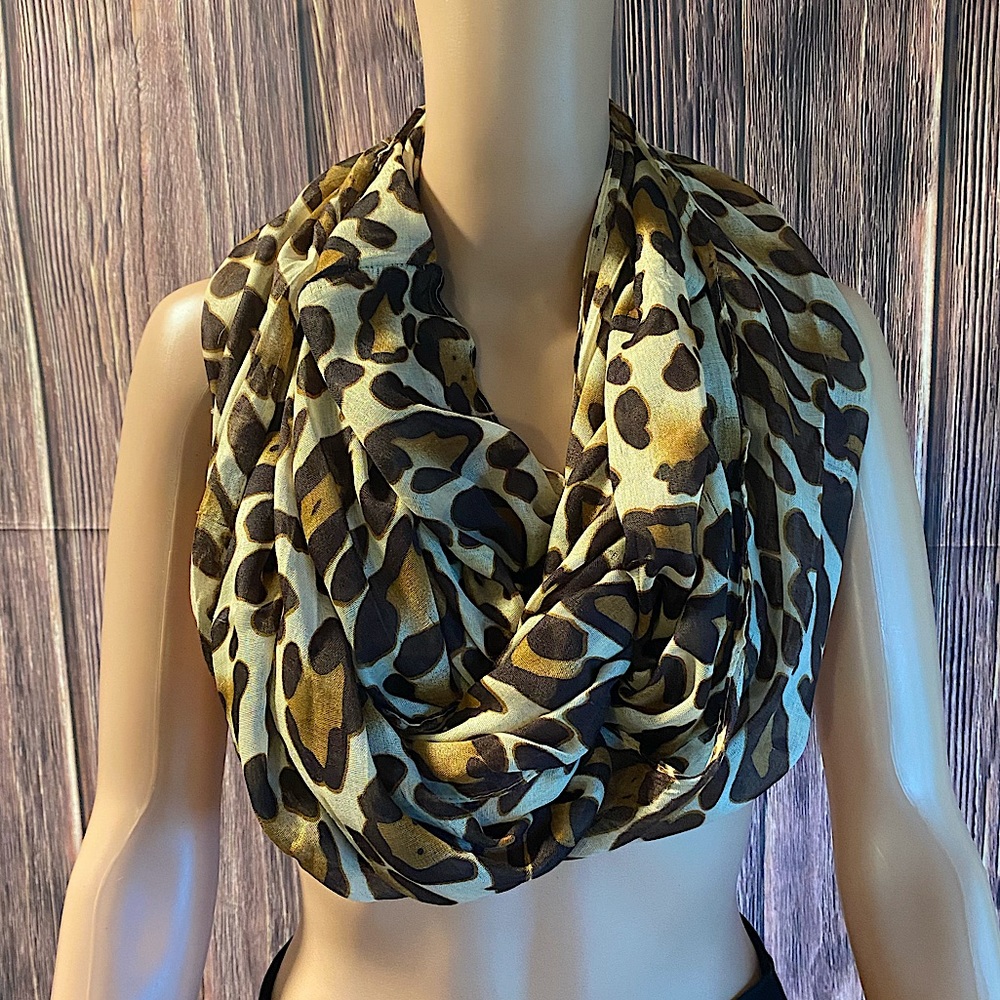 Anthropologie lightweight infinity cheetah animal print scarf one size